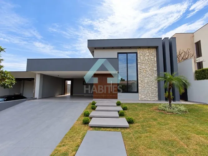 CASA À VENDA EM CONDOMÍNIO FECHADO ALTO PADRÃO, ESPAÇO E SOFISTICAÇÃO COM PISCINA