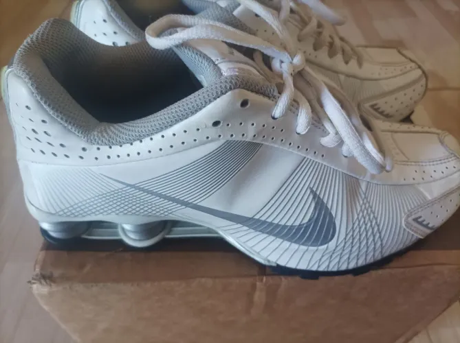 Tênis Nike Shox R4