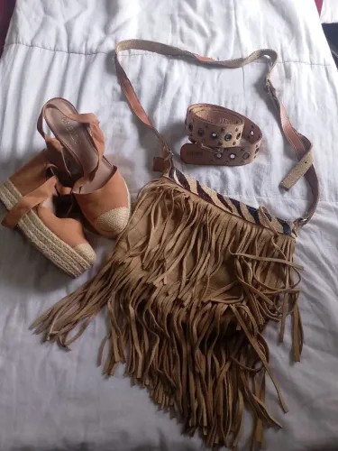 Conjunto de Anabela, bolsa e cinto 