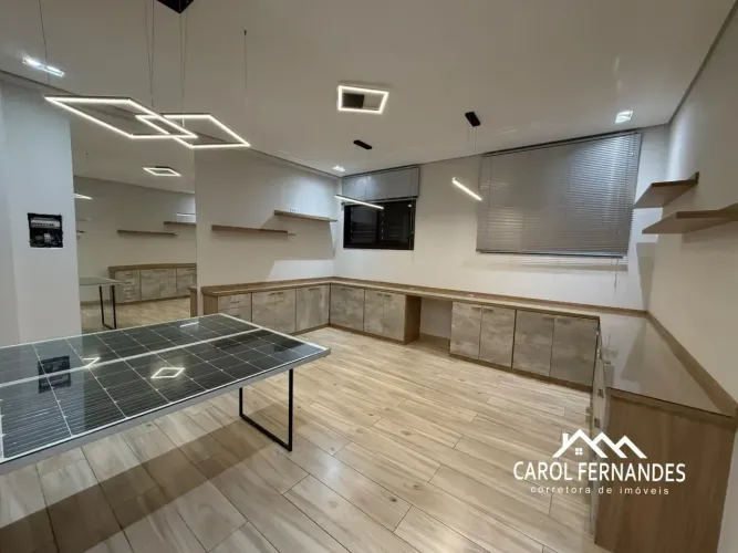 Sala comercial no Centro, planejada e com 1 vaga de garagem