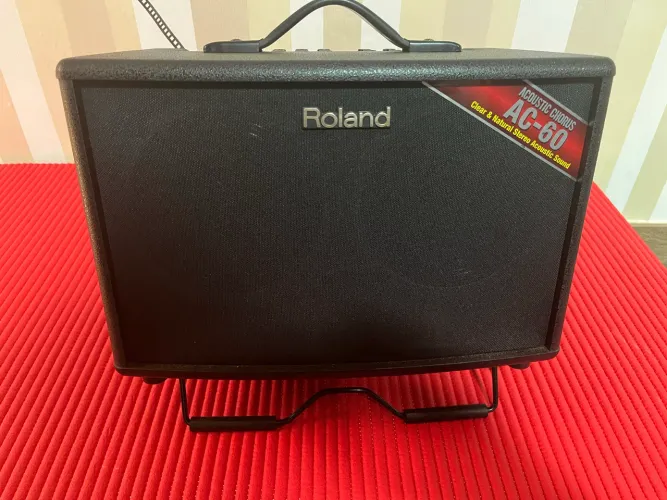 Amplificador Roland AC60 - IMPECÁCEL 