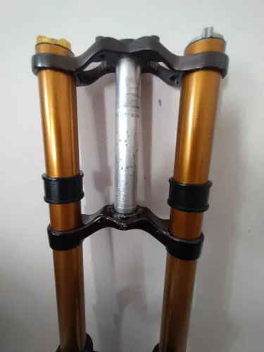 Suspensão marzocchi bomber 888CR