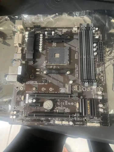Gigabyte GA-AB350M-DS3H V2 com defeito 