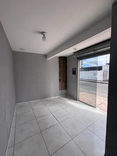 Alugo ponto comercial bem localizado