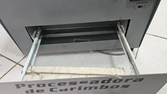 Vendo máquina de carimbo - 8 lâmpadas R$ 590,00