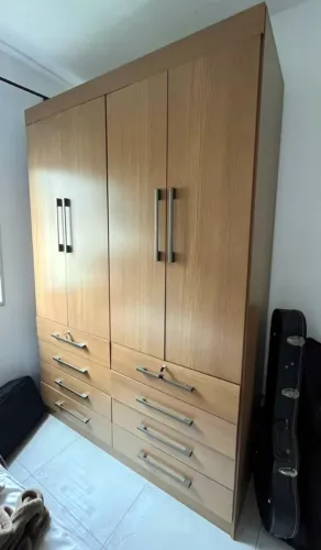 Guarda-roupa 4 portas 8 gavetas carvalho novíssimo