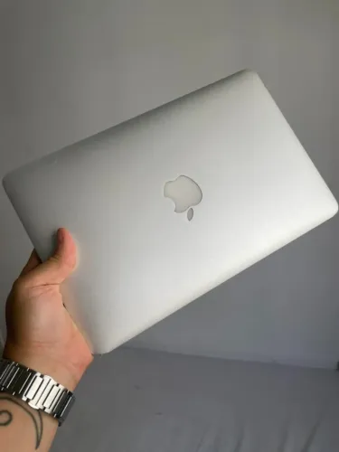 MacBook Air 11" 2015 i5 SSD - Formatado - R$ 1.400