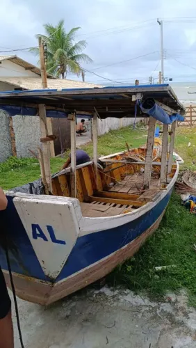 BARCO DE MADEIRA COM MOTOR 13.0