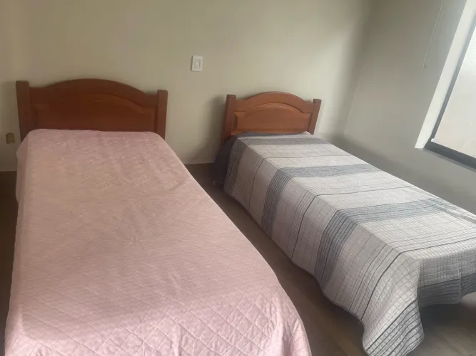 Cama de solteiro madeira maciça