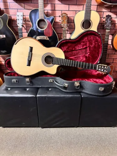 Violão Nylon Ct3 Samuel Carvalho inteiro sólido Pinho e jacarandá com hardcase