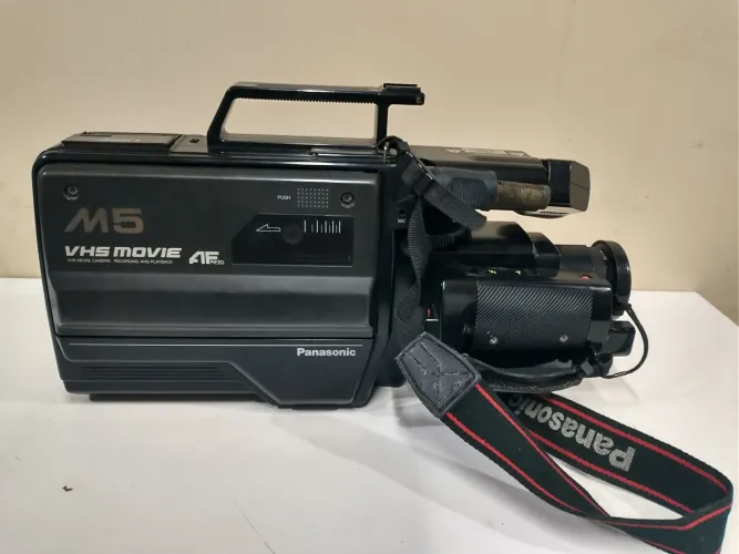 Filmadora Panasonic M5