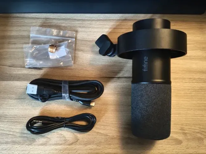Microfone Dinâmico FIFINE K688 USB-C/XLR - Preto