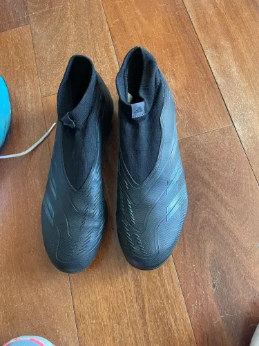 Chuteira Adidas