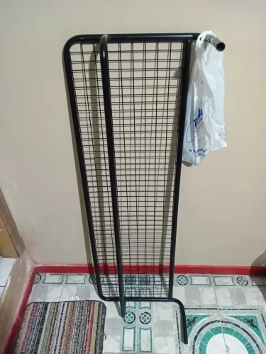 Arara de metal suspensa