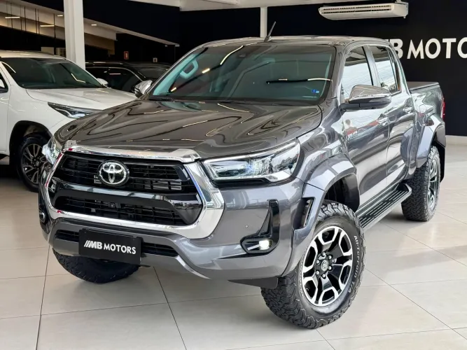 Toyota Hilux CD SRX Plus 4X4 2.8 TDI Die. Aut. 2024