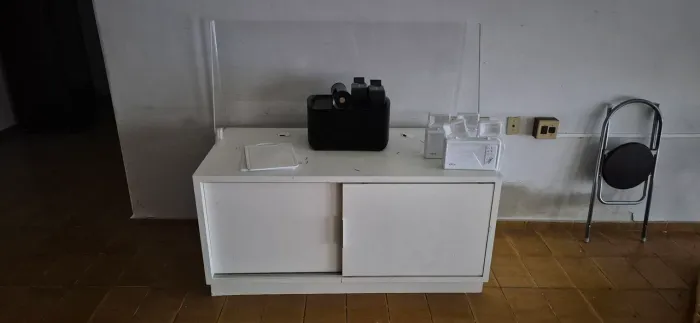 Estante para sala ou restaurante