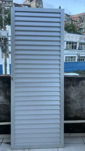 Porta de alumínio pouco uso