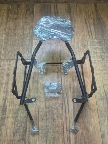 Suporte de baú superior R$ 300,00 e lateral R$ 400,00 NX500 / CB500X