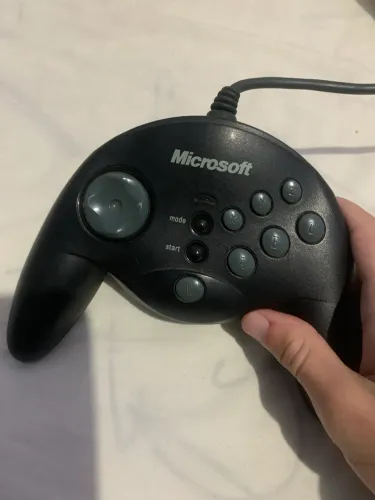 Microsoft SideWinder Gamepad, com conexão serial de 15 pinos