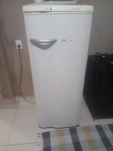 Geladeira no precinho