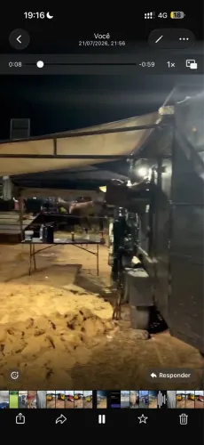 Trailer emplacado pra 3 cavalos com camas e ar-condicionado 