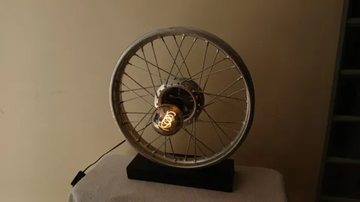 Luminária roda de moto