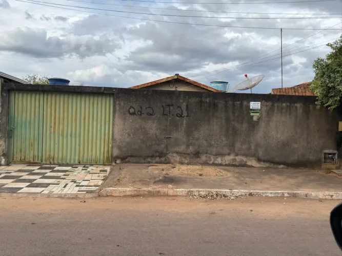 Vende-se esta Casa