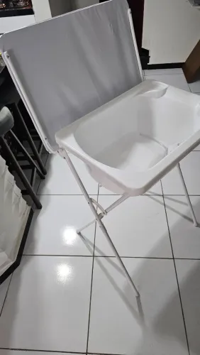 BANHEIRA  BEBE TANQUE 20 LITROS C/ SUPORTE E TAMPA ACOlCHOADA