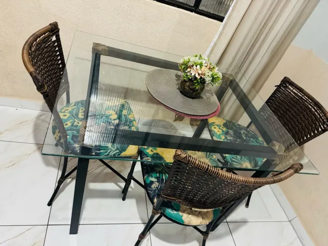 Mesa de jantar com 3 cadeiras