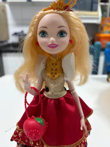 Apple White Princesas Valentes