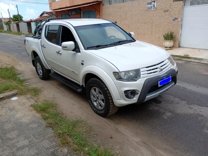Mitsubishi L200 T.outdoor 3.2 CD TB Int. Dies. Aut. 2017