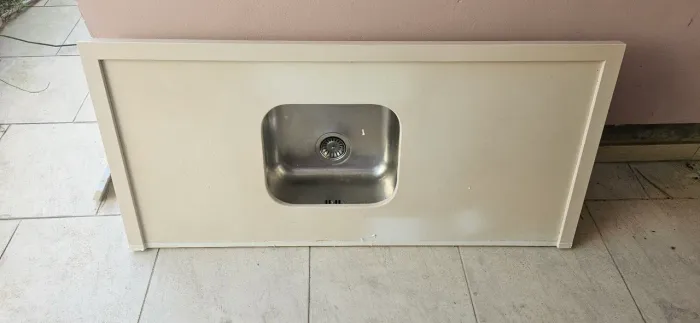 Bancada/Pia de Cozinha 1,35 m com Cuba Inox Tramontina e Rodabancas de GRÁTIS