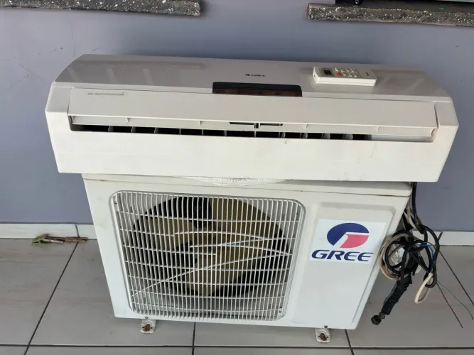 Vende- se uma Central de ar de 12 mil Btu, Marca Gree.