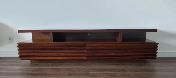 Rack madeira maciça. 