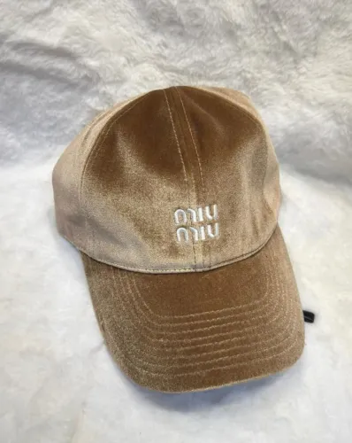Boné MIU MIU PREMIUM ?
