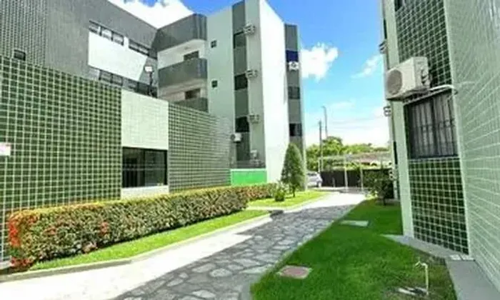 Água Fria / Bancários - Vendo Apto. Térreo - Àrea Privativa com Churraqueira e 2 Garagens