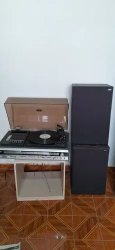 Aparelho de som 3 em 1 funcionando 