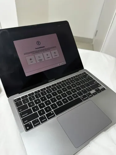 MacBook  M1 chip 8 gb 256 gb TELA COM AVARIA
