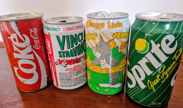 Lote Latas Refrigerantes antigos colecionador. Coca de ferro lacrada.