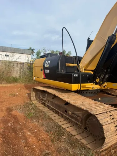 ESCAVADEIRA CAT 320D2 - ANO 2014 (BAIXO CONSUMO)