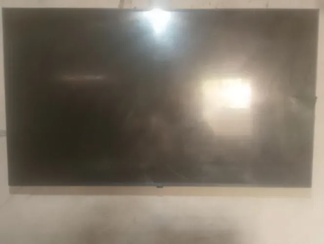 Duas tvs LG com tela quebrada uma de 50 polegadas webos tv e outra 40 polegadas 