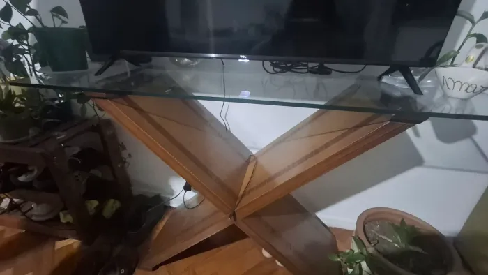 Aparador/buffet de Madeira maciça e tampo de vidro grosso