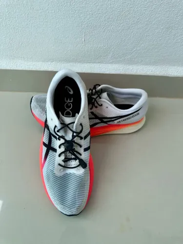 Asics Metaspeed Edge (placa de carbono) - 41 BR