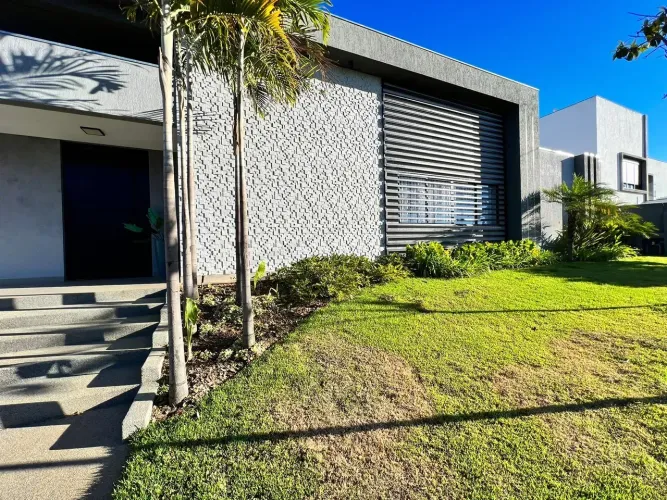 MANSÃO EM CONDOMÍNIO FECHADO, SOFISTICAÇÃO E CONFORTO EM UM SÓ LUGAR!