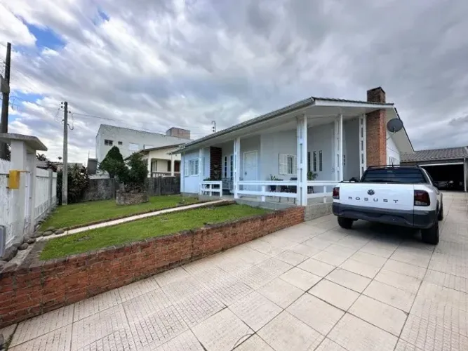 Casa 3 dorm 1 suíte TODA EM LAJE edícula AMPLO terreno fica próxima a UNESC em Criciúma
