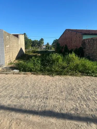 Terreno em Tabuba, 7x18, com escritura e registro. 500m da Praia.