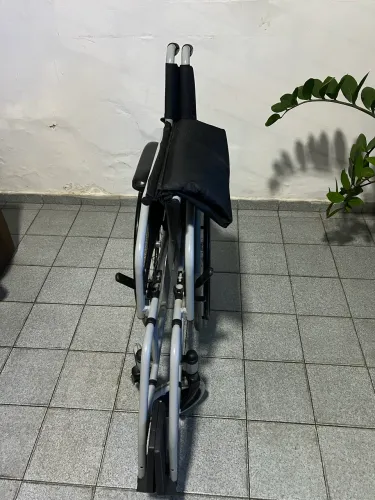 Vendo cadeira de rodas 