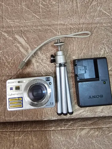 Máquina fotográfica Sony cibershot 7.2 pixel usada 