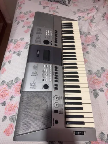 Teclado Yamaha E413