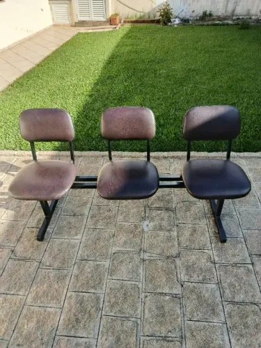 Cadeira longarina com três lugares  